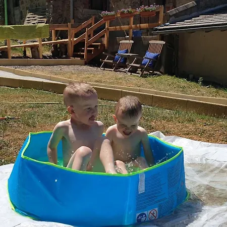 Au Des Moines Le Mayet-de-Montagne