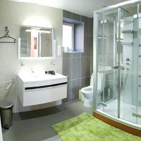 Au Des Moines Le Mayet-de-Montagne